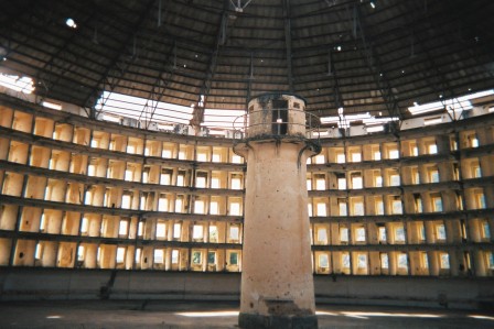 Prison modèle à Cuba, sur le principe du panoptique